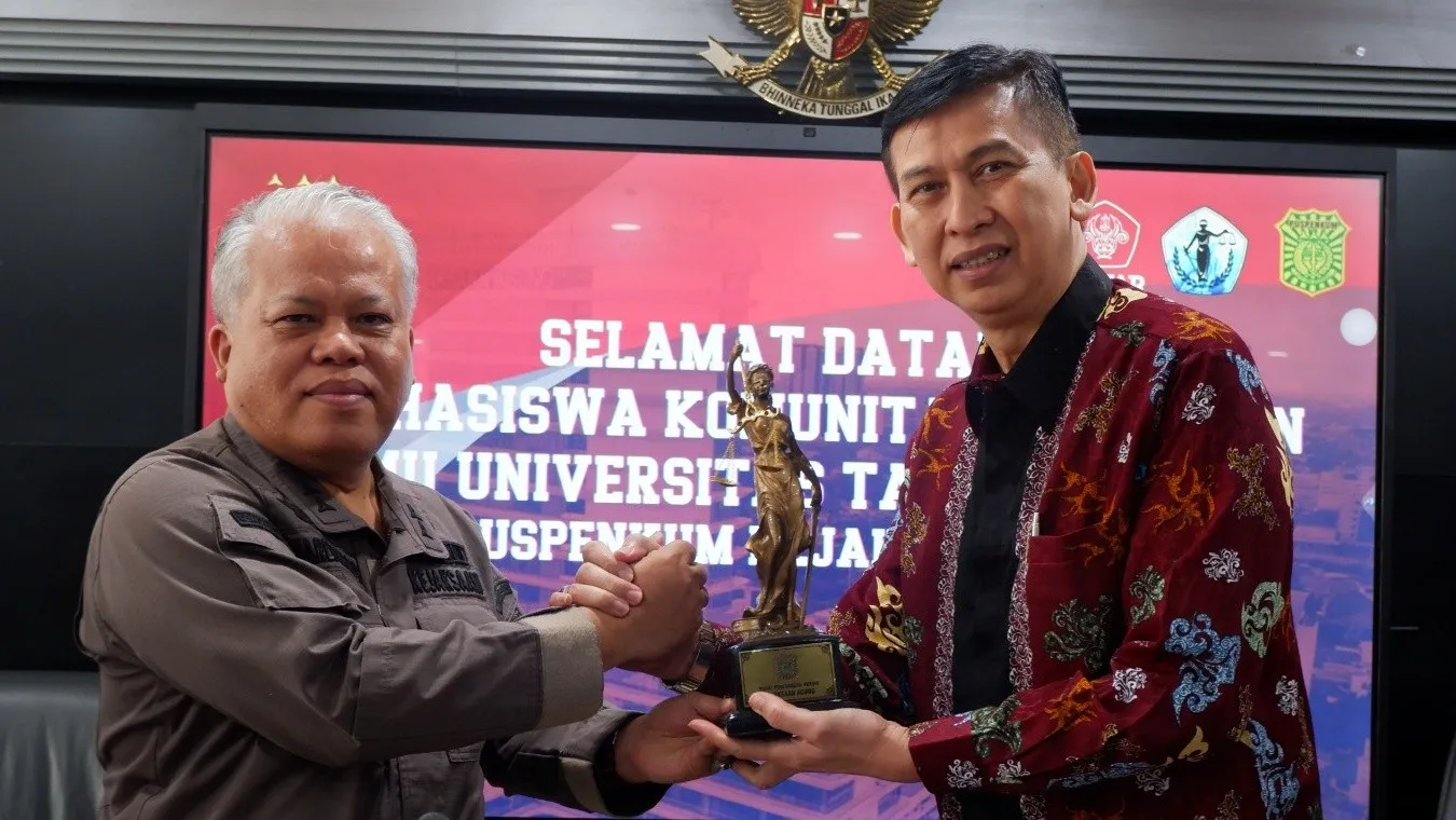 Kapuspenkum Kejagung Dr Harli Siregar, S.H., M.Hum menerima kunjungan studi mahasiswa Universitas Tarumanegara pada Kamis, 15 Mei 2025