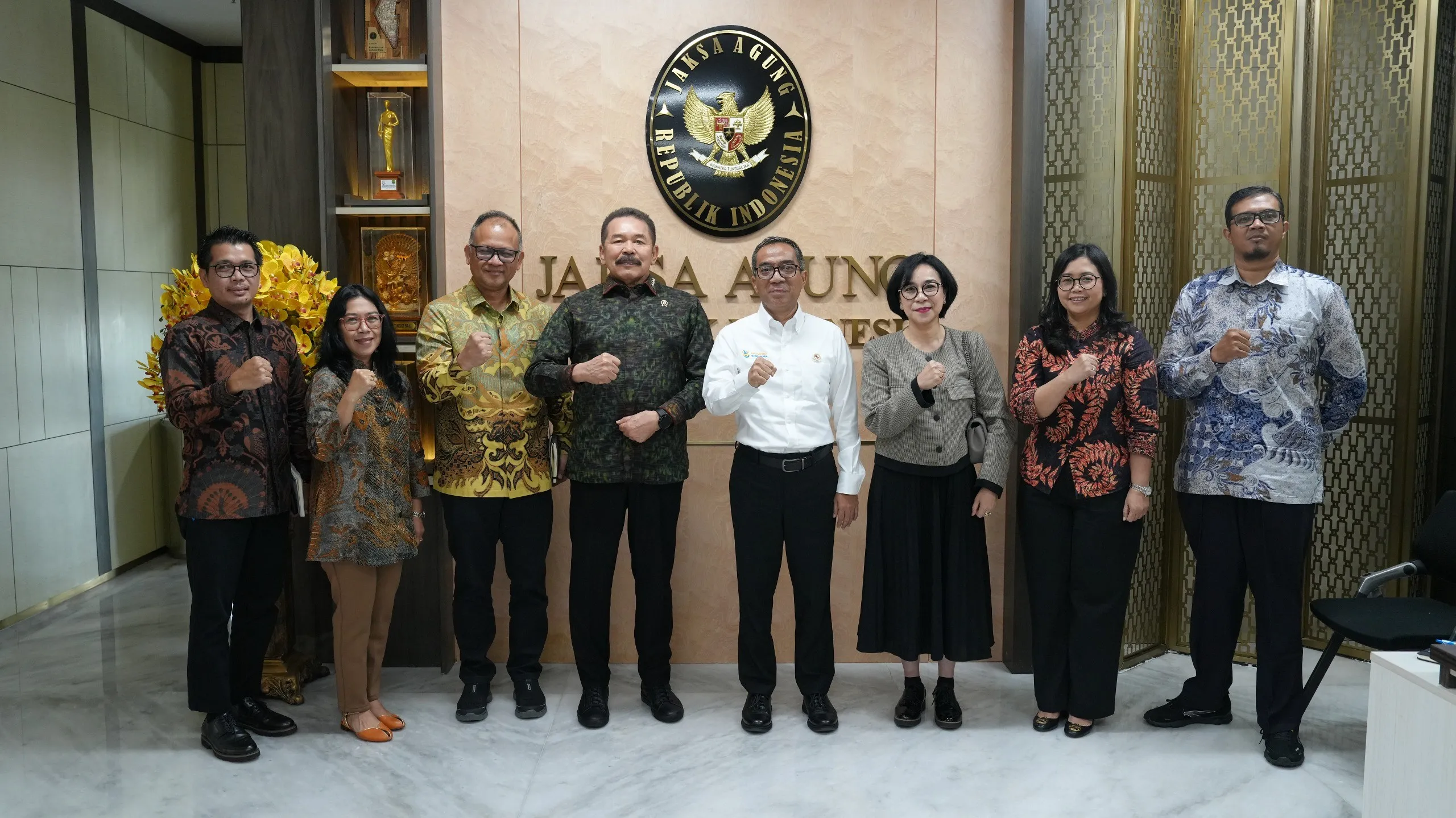 Jaksa Agung ST Burhanuddin menerima kunjungan Menteri Pendidikan Tinggi, Sains dan Teknologi Indonesia (Mendiktisaintek) Brian Yuliarto