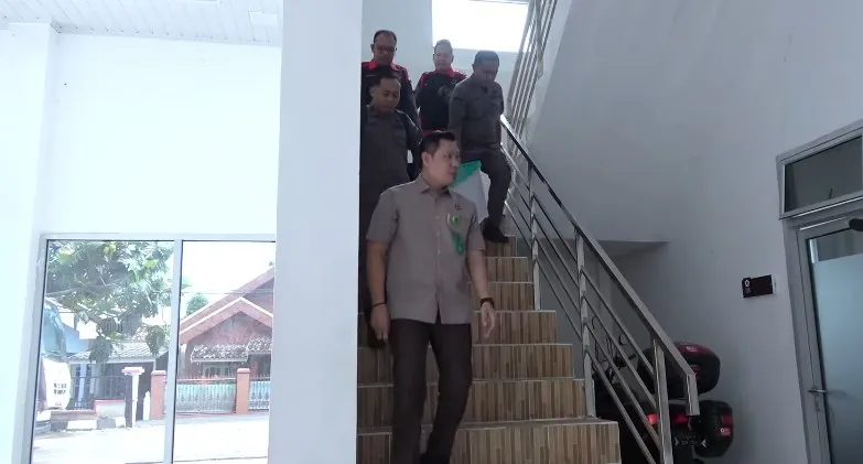 Kejaksaan Negeri Ogan Komering Ulu (Kejari OKU) menggeledah kantor Unit Transfusi Darah (UTD) Palang Merah Indonesia (PMI) Kab. OKU,