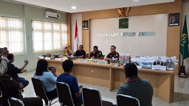 Kajati Maluku, Agoes Soenanto Prasetyo, S.H,M.H saat konferensi pers