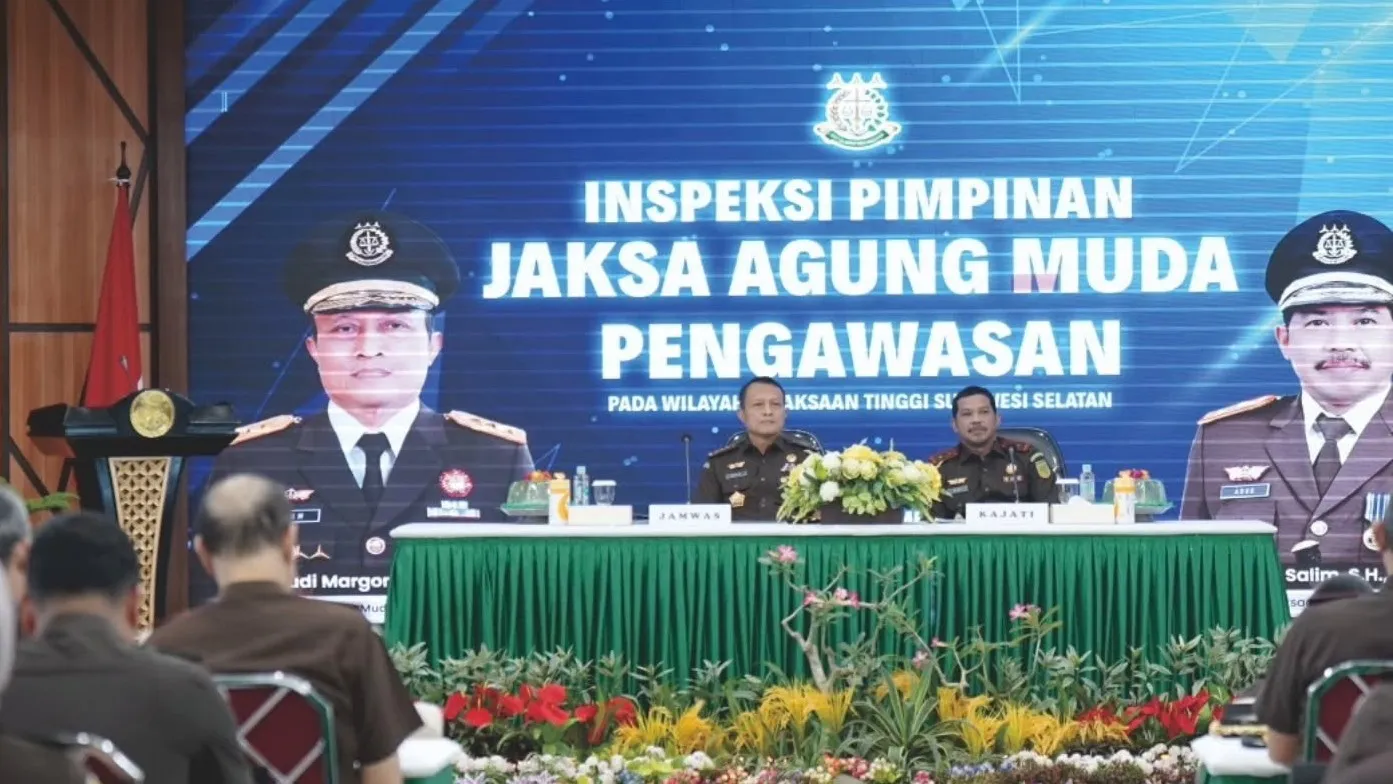 JAM-Was Rudi Margono dan Kajari Sulsel  Nauli Rahim Siregar saat menghadiri kegiatan Inspensi Pimpinan pada Kejati Sulsel