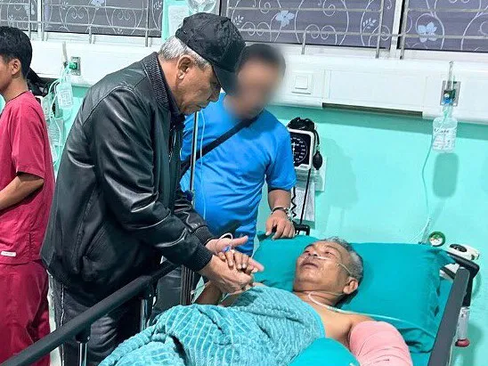 Kajati Sumatera Utara Idianto,SH.,MH menjenguk pegawai Kejari Deli Serdang yang mengalami pembacokan dari OTK