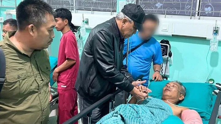 Kajati Sumatera Utara Idianto,SH.,MH menjenguk pegawai Kejari Deli Serdang yang mengalami pembacokan dari OTK