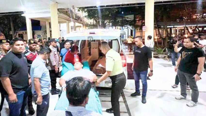 Jaksa dari Kejari Deli Serdang yang menjadi korban pembacokan ditangani tim medis dari RSUD Amri Tambunan