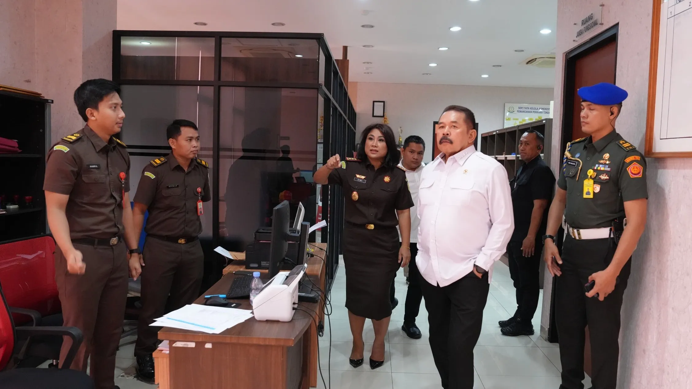 Jaksa Agung ST Burhanuddin menggelar Sidak di sejumlah Kejari di wilayah Jabodetabek pada Senin, 26 Mei 2025