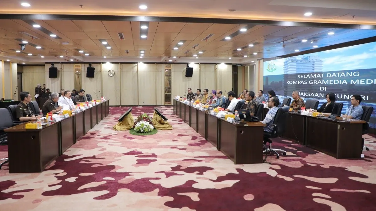 Jaksa Agung RI ST Burhanuddin didampingi Kapuspenkum Hari Siregar dan JAM Intelijen Reda Manthovani menerima kunjungan audiensi KG Media, Senin, 5 Mei 2025