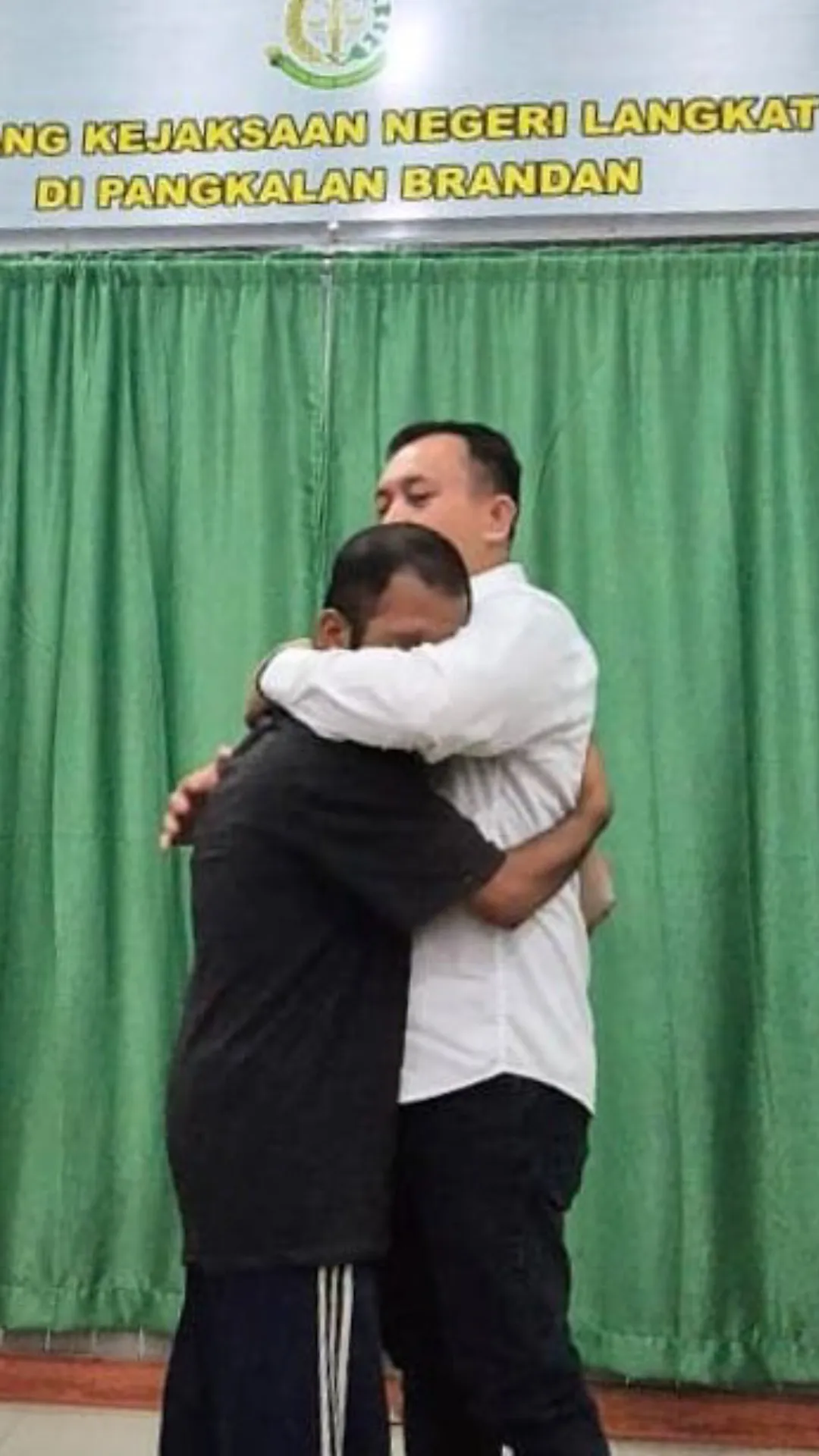 Tersangka Pencuri 2 buah Kursi Plastik, Kejati Sumut Selesaikan Perkaranya Dengan Humanis Melalui Restorative Justice.