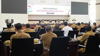 Kejati Sulsel dan Gubernur Sulsel menghadiri  Rapat Koordinasi Satgas Percepatan Investasi Sulawesi Selatan di Kantor Gubernur Sulsel, Senin (5/5/2025).