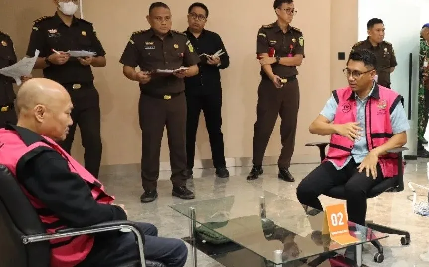 Tiga tersangka kasus suap hakim PN Jakpus tengah menjalani rekonstruksi perkara yang digelar penyidik JAM PIDSUS