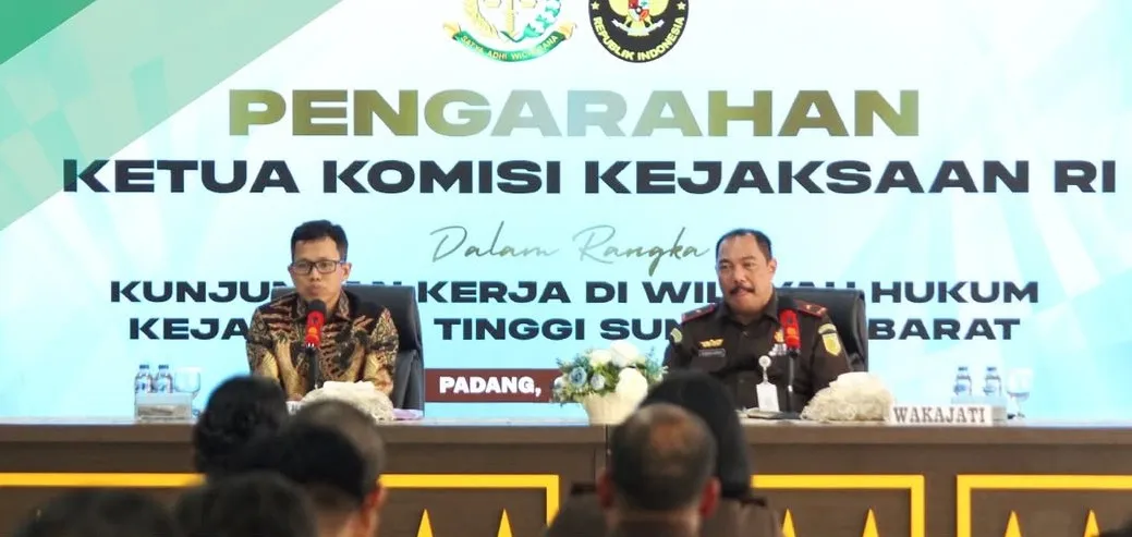 Kejaksaan Tinggi Sumatera Barat menerima kunjungan kerja dari Komisi Kejaksaan Republik Indonesia Bapak Prof. Dr. Pujiyono Suwandi, S.H., M.H.