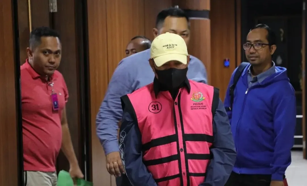 Tersangka DJU ditahan penyidik dalam perkara dugaan suap gratifikasi PN Jakarta Pusat