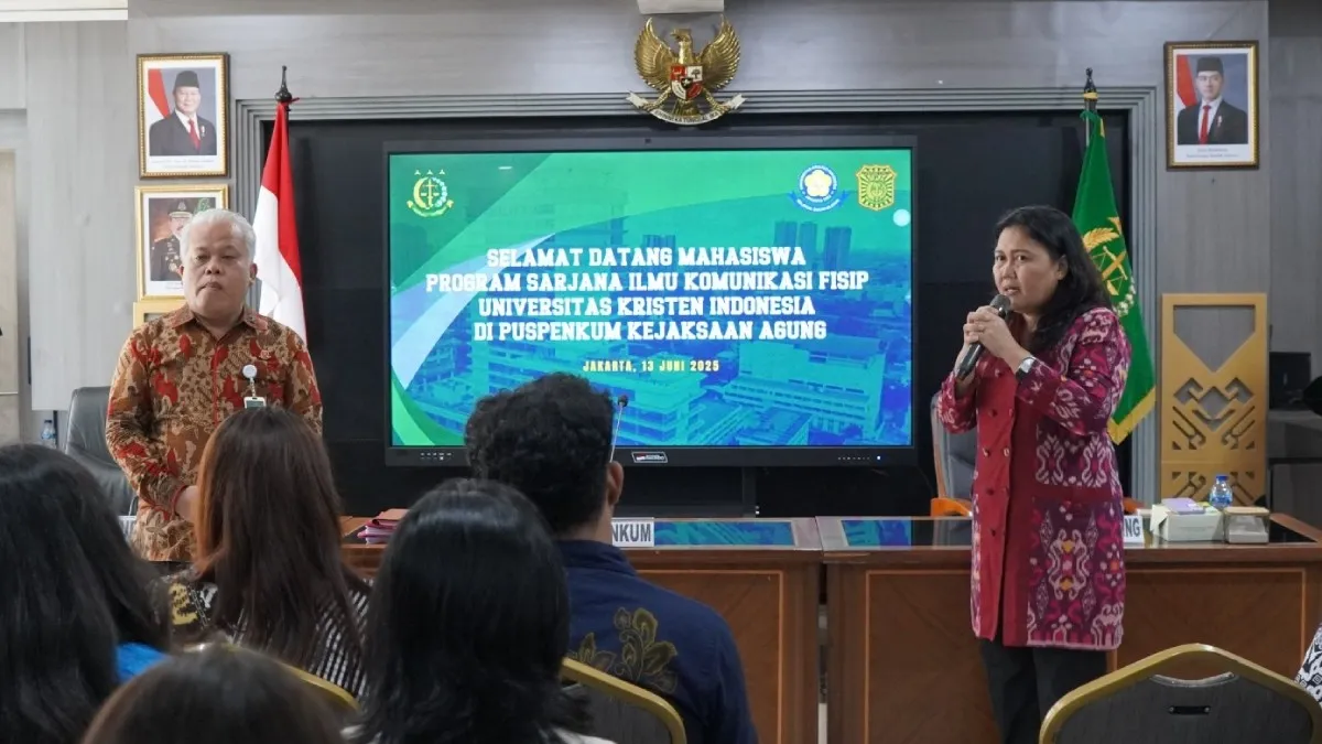 Kapuspenkum Kejagung Dr Harli Siregar, S.H., M.Hum menerima kunjungan studi mahasiswa Ilmu Komunikasi FISIP UKI, Jumat, 13 Juni 2025