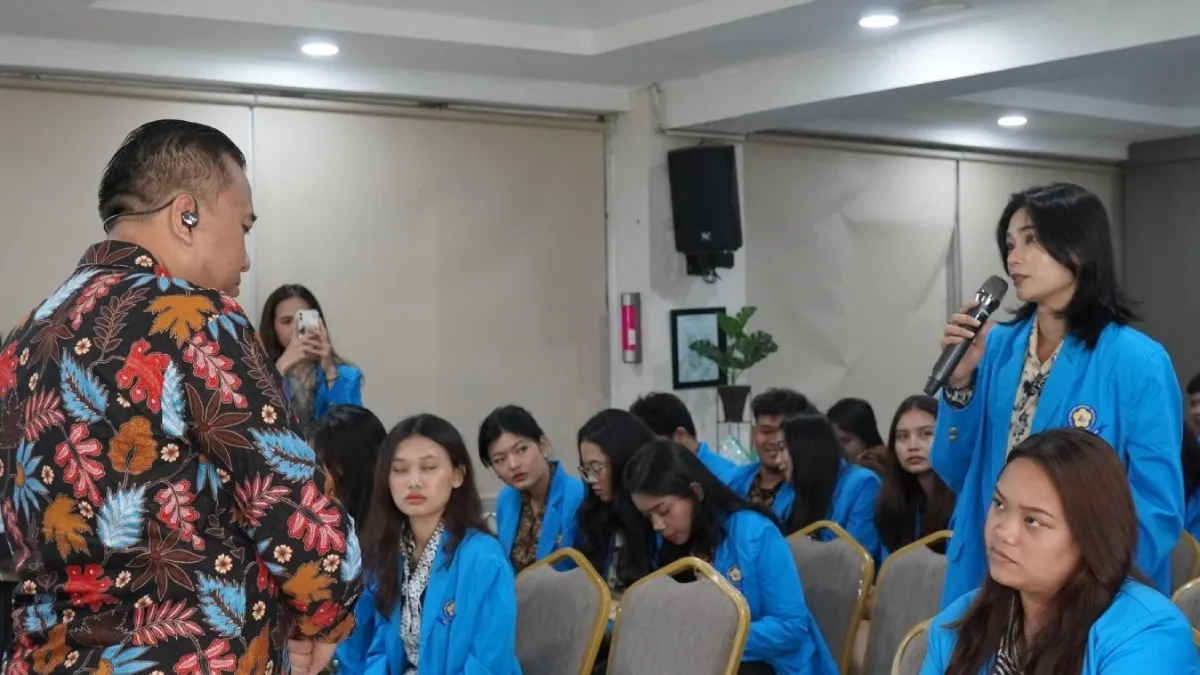 Mahasiswi Ilmu Komunikasi FISIP UKI saat mengikuti studi ke Puspenkum Kejaksaan Agung, Jumat, 13 Juni 2025