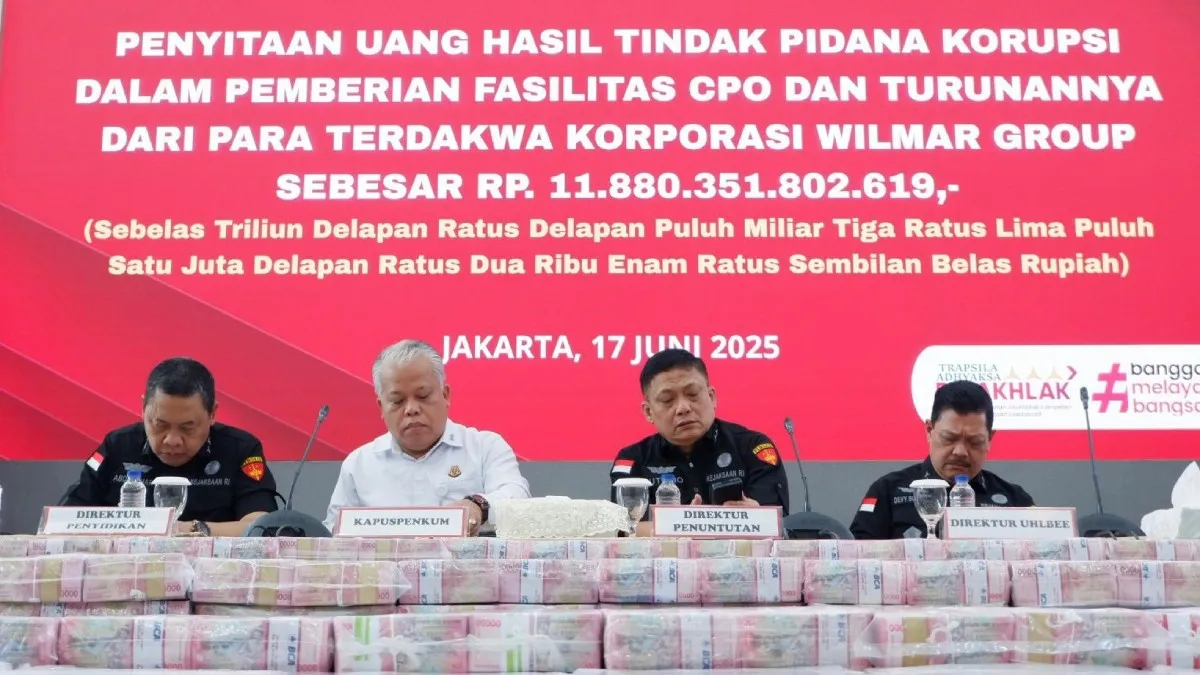 Kejagung Sita Rp11,8 Triliun dari Perkara CPO 5 Terdakwa Korporasi, Ruangan Konpers Penuh Tumpukan Uang