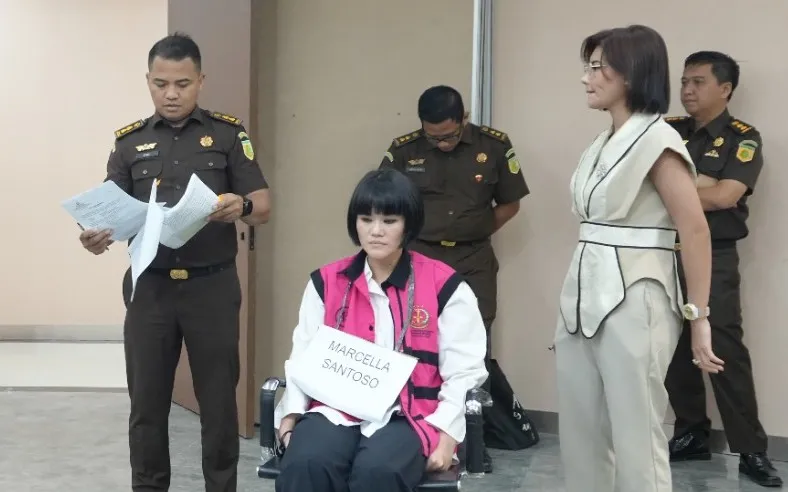 Meminta Maaf Sambil Menangis, Tersangka Marcella Santoso Akui Pembuatan Konten Negatif Soal Kejaksaan