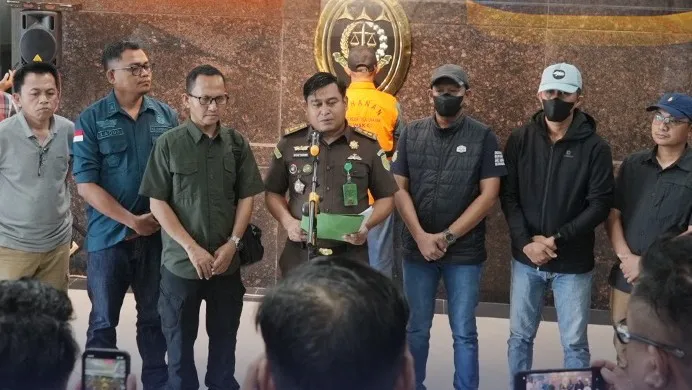 Kepala Seksi Penerangan Hukum Kejati Sulsel, Soetarmi saat memberikan keterangan pers kepada awak media di kantor Kejati Sulsel