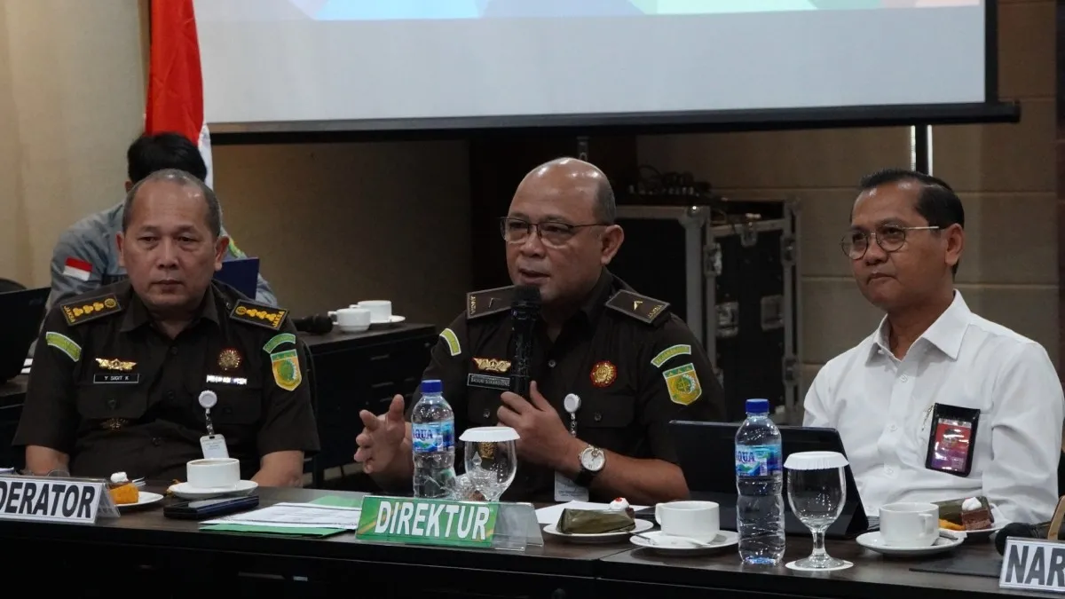 Direktur II Jaksa Agung Muda Bidang Intelijen (JAM INTEL) Basuki Sukardjono menggelar rapat koordinasi Tim Pake Pusat di Jakarta, Rabu, 18 Juni 2025