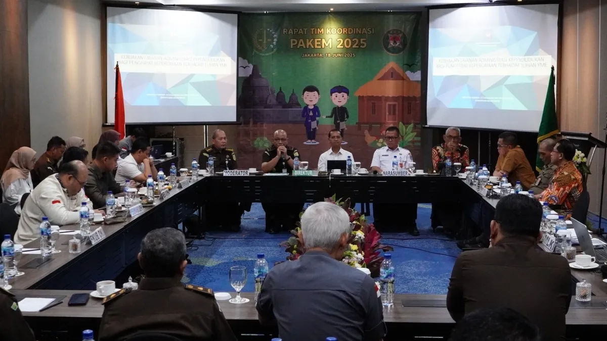 Direktur II Jaksa Agung Muda Bidang Intelijen (JAM INTEL) Basuki Sukardjono menggelar rapat koordinasi Tim Pake Pusat di Jakarta, Rabu, 18 Juni 2025