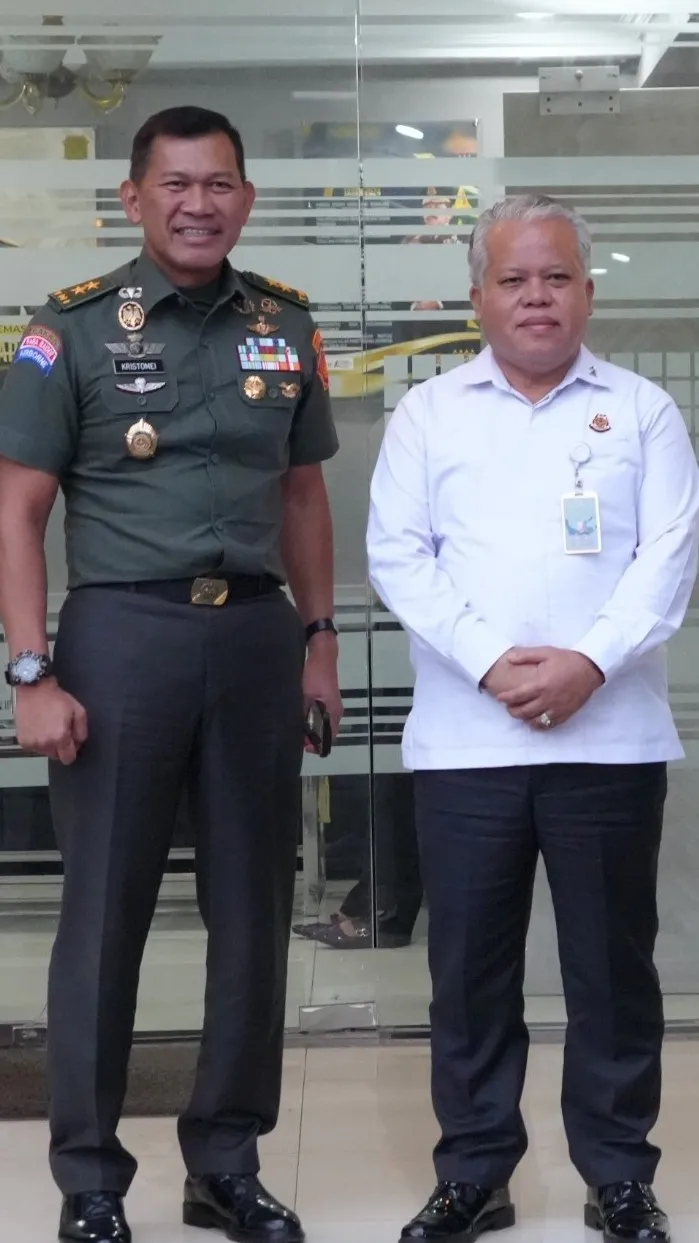 Kapuspenkum Kejagung Dr Harli Siregar, S.H., M.Hum menerima kunjungan Kapuspen TNI Mayjen TNI krostomei Sianturi pada Kamis, 19 Juni 2025