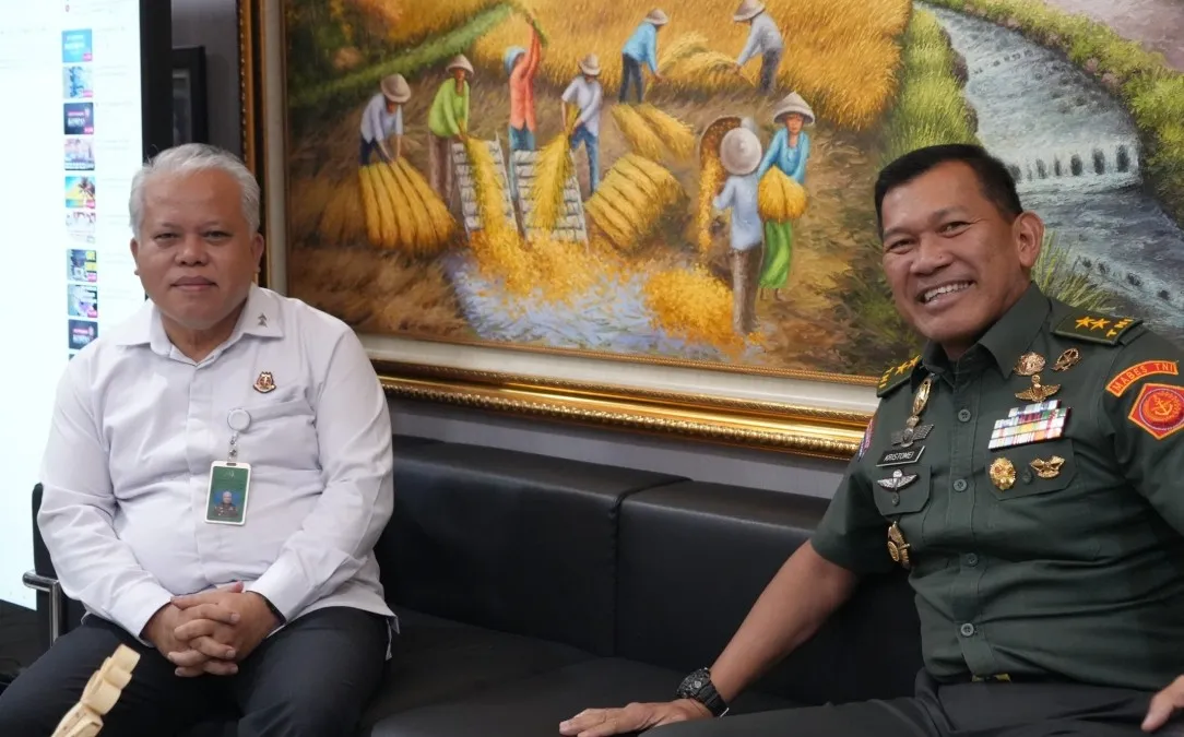 Kapuspenkum Kejagung Dr Harli Siregar, S.H., M.Hum menerima kunjungan Kapuspen TNI Mayjen TNI krostomei Sianturi pada Kamis, 19 Juni 2025