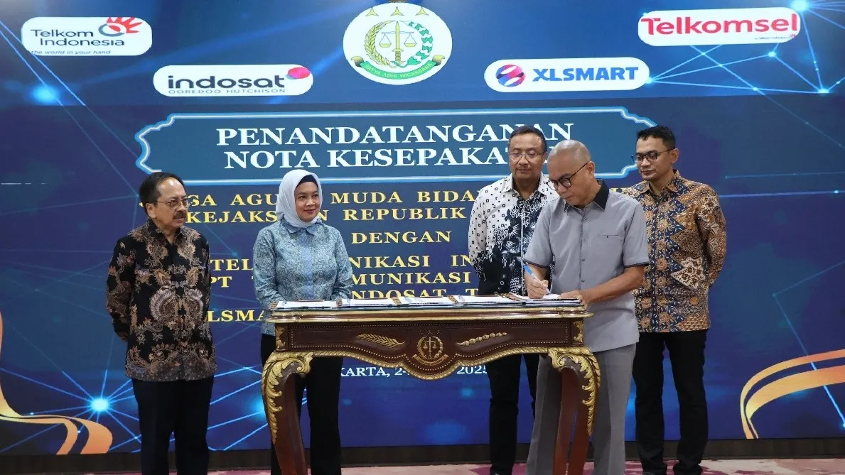 JAM-Intel Reda Manthovani menandatangani MoU dengan 4 operator telekomunikasi terkait pertukara dan pemanfaatan data informasi di Jakarta, Selasa, 24 Juni 2025