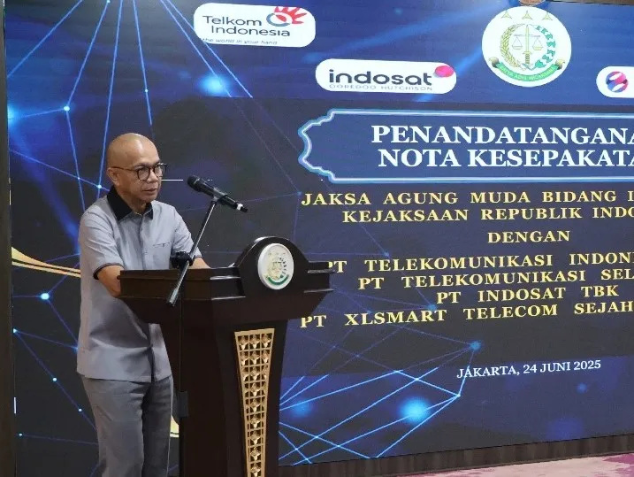 JAM-Intel Reda Manthovani menandatangani MoU dengan 4 operator telekomunikasi terkait pertukara dan pemanfaatan data informasi di Jakarta, Selasa, 24 Juni 2025