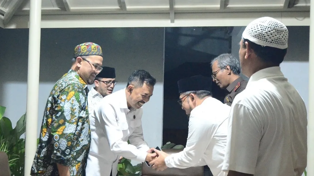 Plt Wakil Jaksa Agung Asep N Mulyana saat mengunjungi Pesantren Darul Quran Aceh, Selasa, 24 Juni 2025