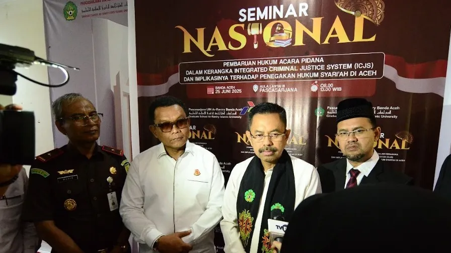 JAM-Pidum Kejaksaan Agung Prof Dr Asep Nana Mulyana memberikan paparan dalam Seminar Nasional di di Aula Pascasarjana UIN Ar-Raniry, Banda Aceh pada Rabu 25 Juni 2025.