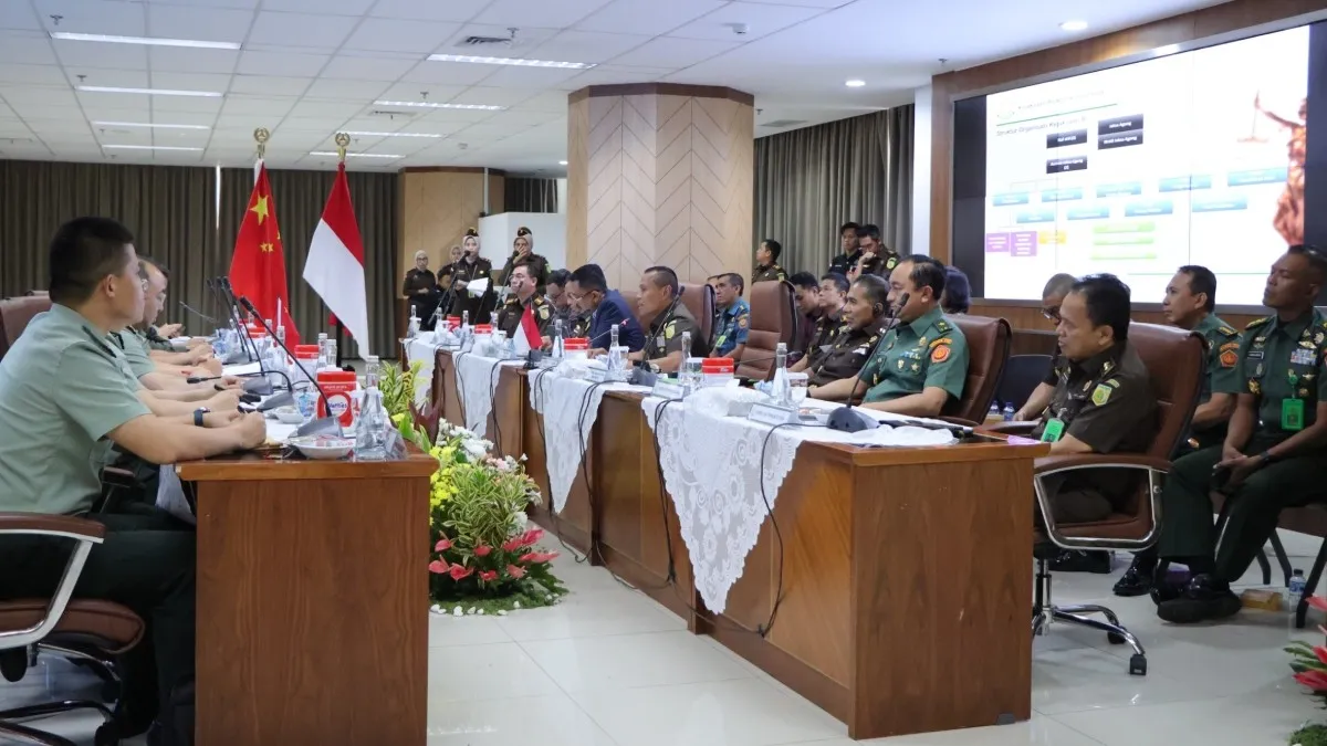 JAM PIDMIL memberikan paparan terkait peran, tugas, dan fungsi lembaganya kepada delegasi   Chinese PLA’s Military Procuratorate