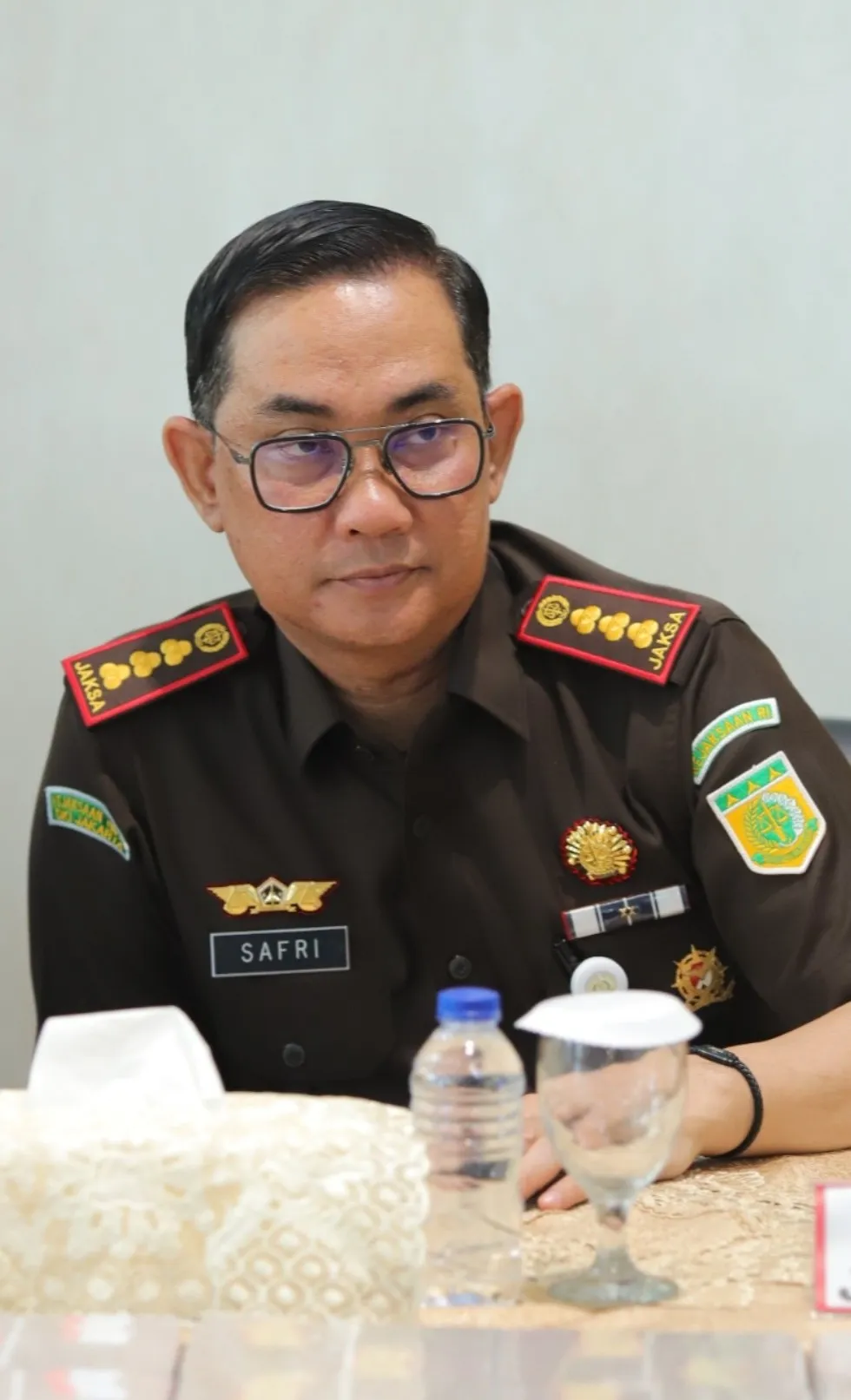 Kejari Jakpus Terima Pelimpahan 6 Tersangka dan Barang Bukti Perkara Suap Izin Ekspor CPO dari Penyidik Kejagung