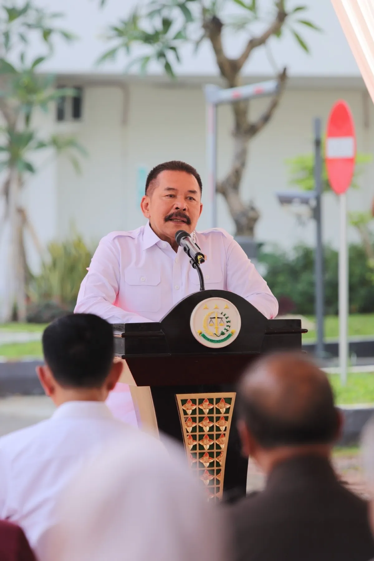 Jaksa Agung serahkan 47 ekor hewan kurban kepada panitia Idul Adha Lingkungan Kejagung, Jakarta, Kamis, 5 Juni 2025
