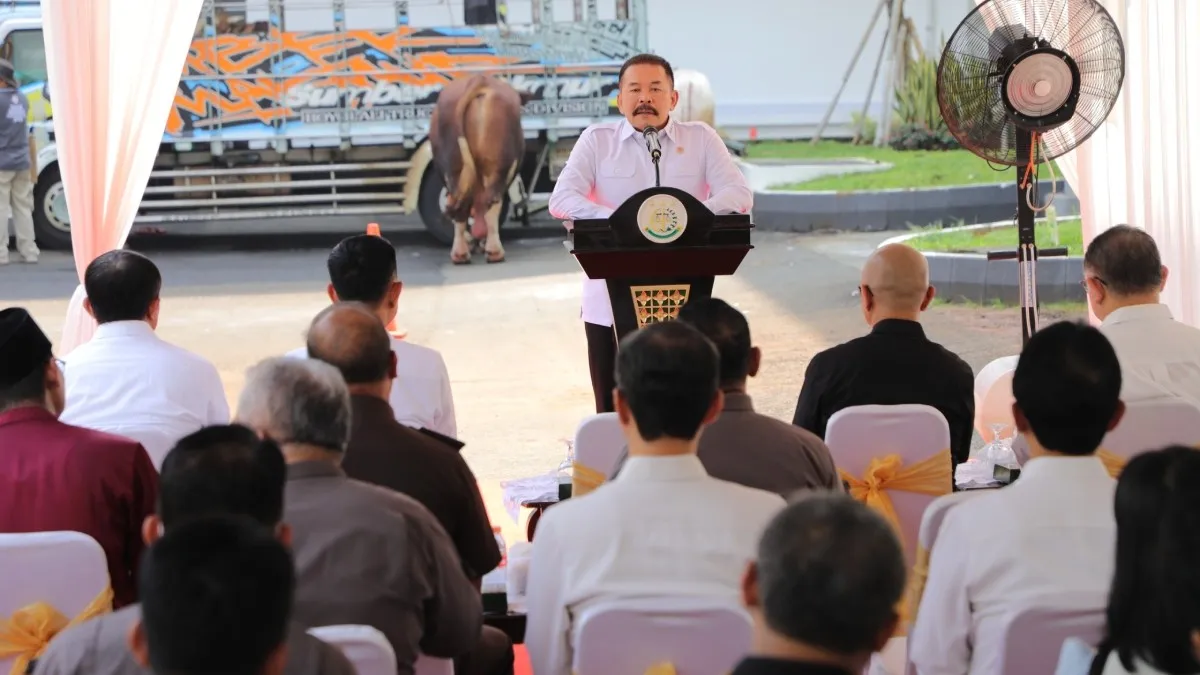 Jaksa Agung serahkan 47 ekor hewan kurban kepada panitia Idul Adha Lingkungan Kejagung, Jakarta, Kamis, 5 Juni 2025