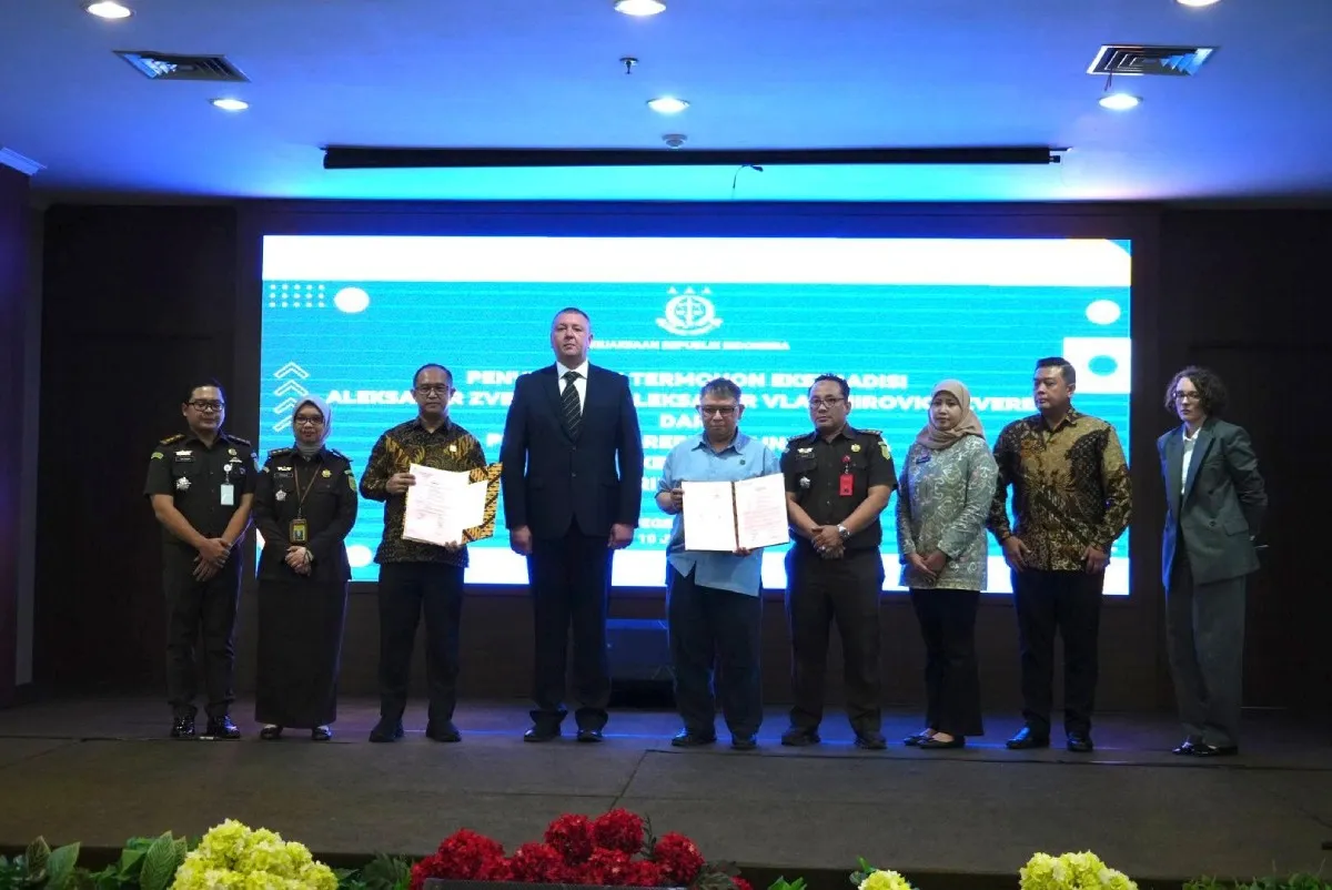 Plt JAM Bin R Narendra Jatna memimpin ekstradisi WN Rusia pelaku tindak pidana ke negara asal