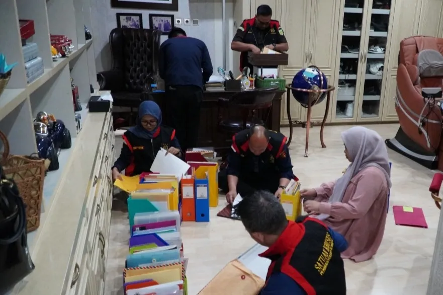 Penyidik Pidsus Kejati Sumsel Geledah Rumah Tersangka Mantan Gubernur AN Terkait Perkara Pasar Cinde Palembang