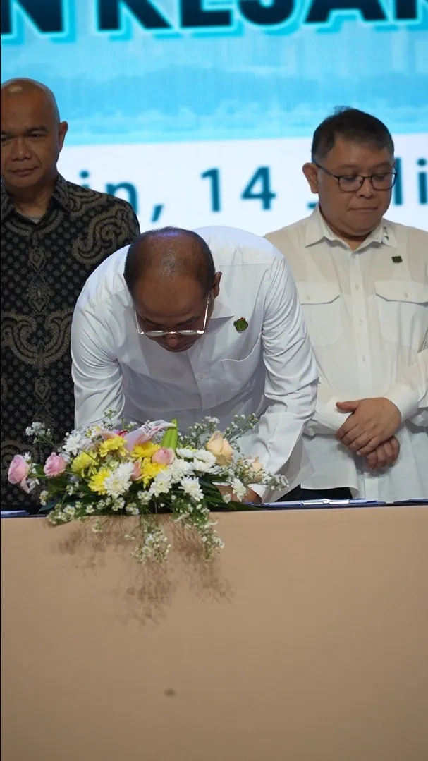 Kepala BPA Kejaksaan Dr Amir Yanto saat menandatangani PKS dengan PT PLN (Persero)