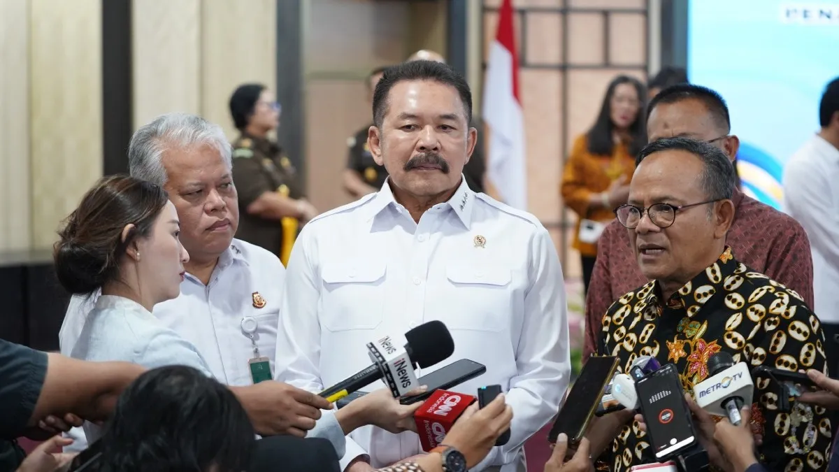 Jaksa Agung ST Burhanuddin menandatangani MoU antara Kejaksaan RI dan Dewan Pers di Jakarta, Selasa, 15 Juli 2025