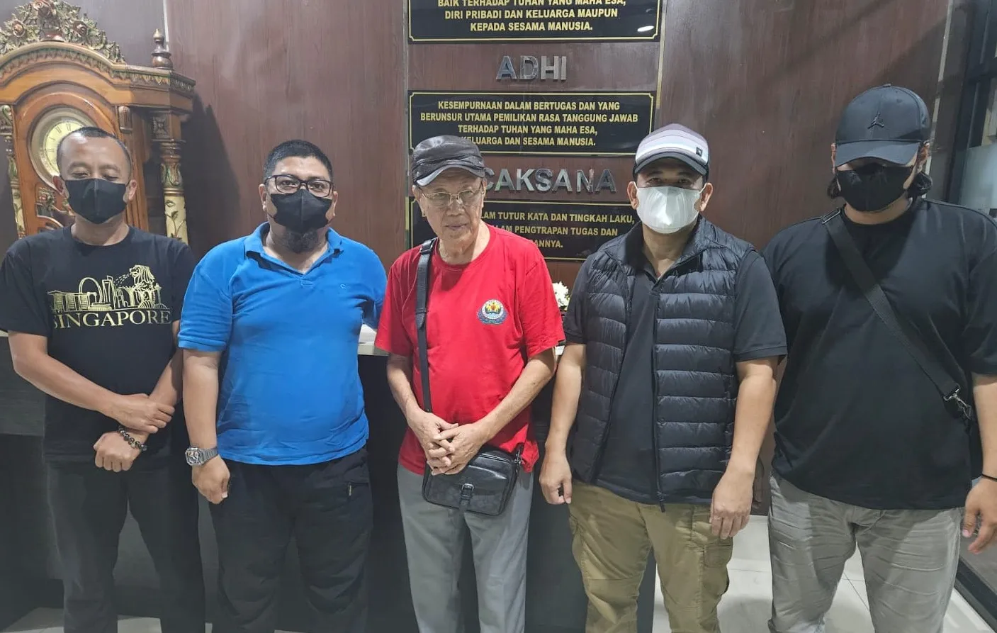 Sembunyi di Jakarta, Buronan Usia 79 Tahun Asal Kejati Jatim Diamankan Tim SIRI Kejaksaan