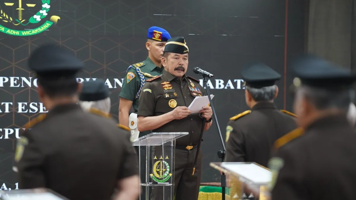 Jaksa Agung ST Burhanuddin melantik Kajati dan pejabat eselon II di Lingkungan Kejagung, Rabu, 16 Mei 2025