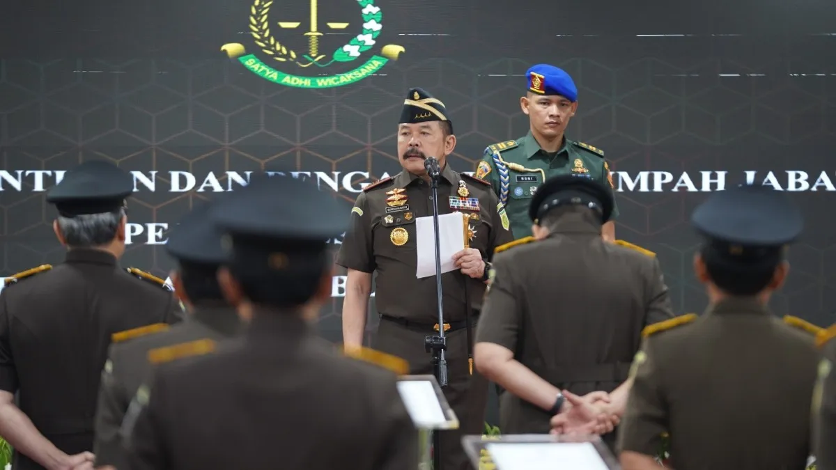 Jaksa Agung ST Burhanuddin melantik Kajati dan pejabat eselon II di Lingkungan Kejagung, Rabu, 16 Mei 2025