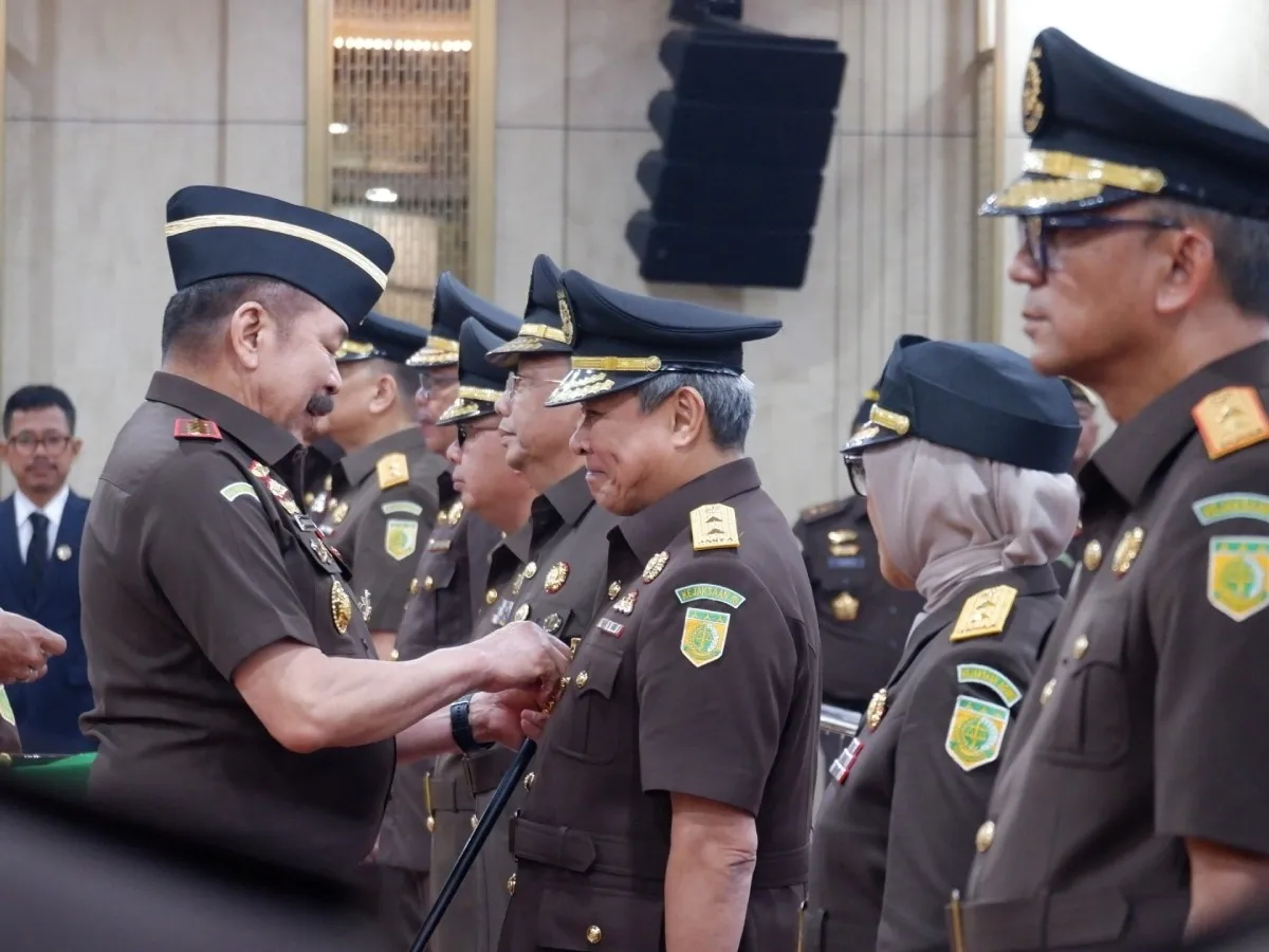 Jaksa Agung ST Burhanuddin melantik Kajati dan pejabat eselon II di Lingkungan Kejagung, Rabu, 16 Mei 2025