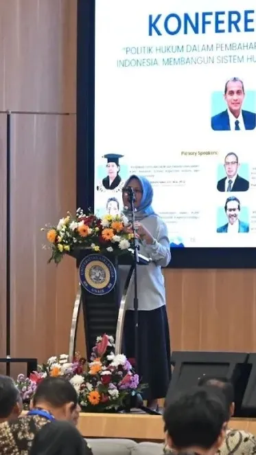 4 Guru Besar Bidang Hukum Bicara KUHP Baru dan Rancangan KUHAP 2025 di Konferensi Nasional Politik Hukum Universitas Airlangga