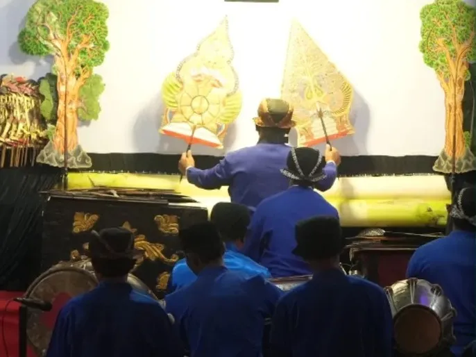 Pagelaran wayang kulit menjadi salah satu kegiatan dalam soft opening RSU Adhyaksa Jatim