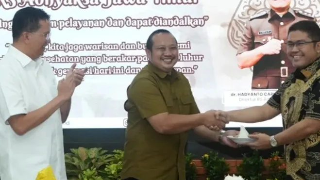 Kajati Jatim Dr Kuntadi dan Direktur RSU Adhyaksa Jawa Timur menghadiri kegiatan soft opening pada Kamis, 17 Juli 2025
