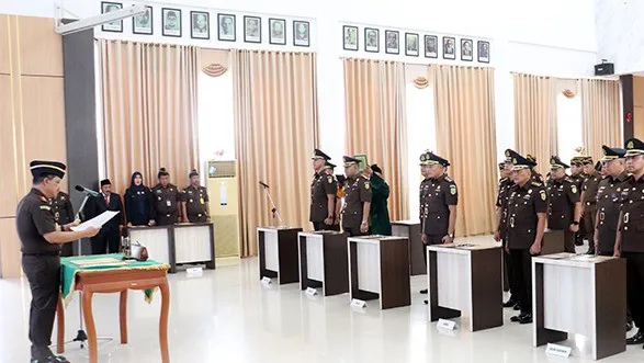 Kajati Kepulauan Riau  J Devi Sudarso melantik 10 pejabatn eselin II dan III
