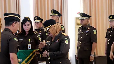 Kajati Kepulauan Riau  J Devi Sudarso melantik 10 pejabatn eselin II dan III