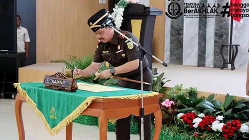 Kajati Kepri Lantik 4 Kajari Baru dan Pejabat Eselon II dan III di Lingkungan Kejati