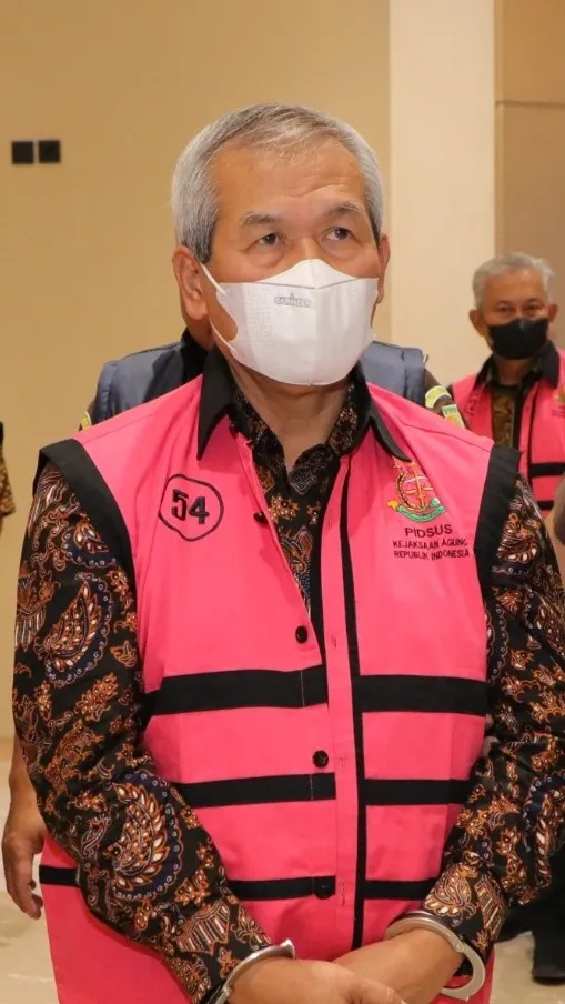 Salah satu tersangka perkara dugaan korupsi pemberian kredit kepada PT Sri Rejeki Isman Tbk
