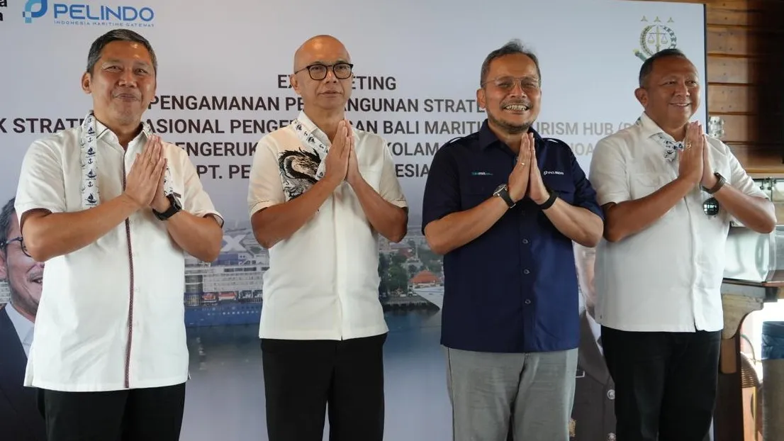 JAM-Intel Kejagung Reda Manthovani (kedua dari kiri), Direktur IV JAM INTEL  dan Kejati Bali Ketut Sumedana