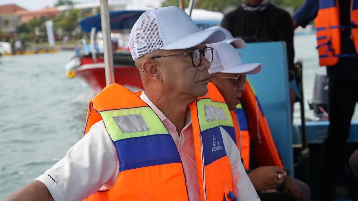 JAM-Intel Reda Manthovani saat menggelar pertemuan dengan pelaku usaha water taxi di Tanjung Banoa Bali, Kamis 24 Juli 2025