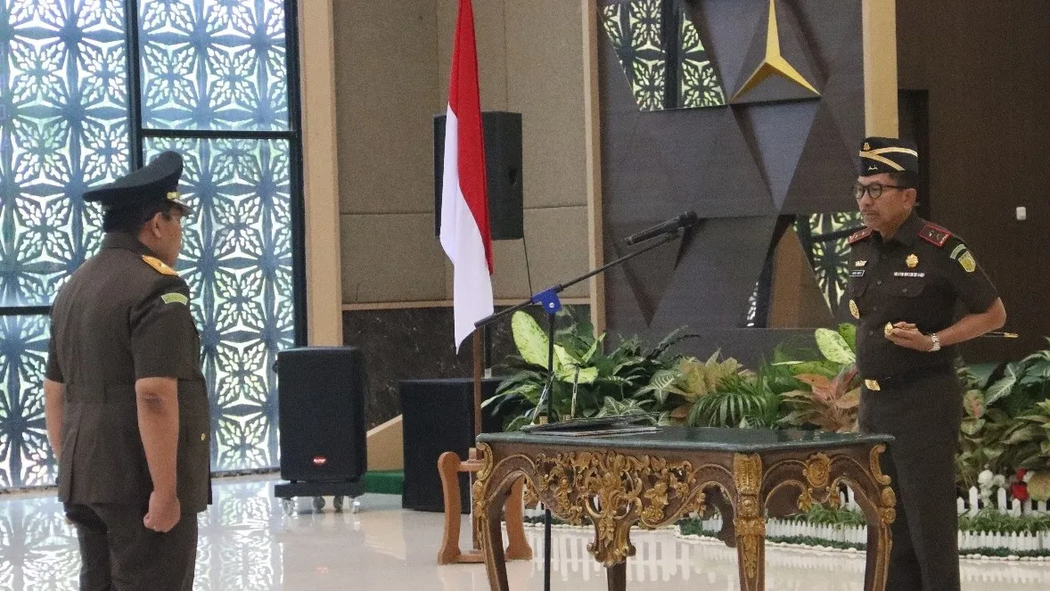 Kajati Riau, Akmal Abbas, S.H, M.H melantik 11 pejabat eselon III di lingkungan Kejati Riau